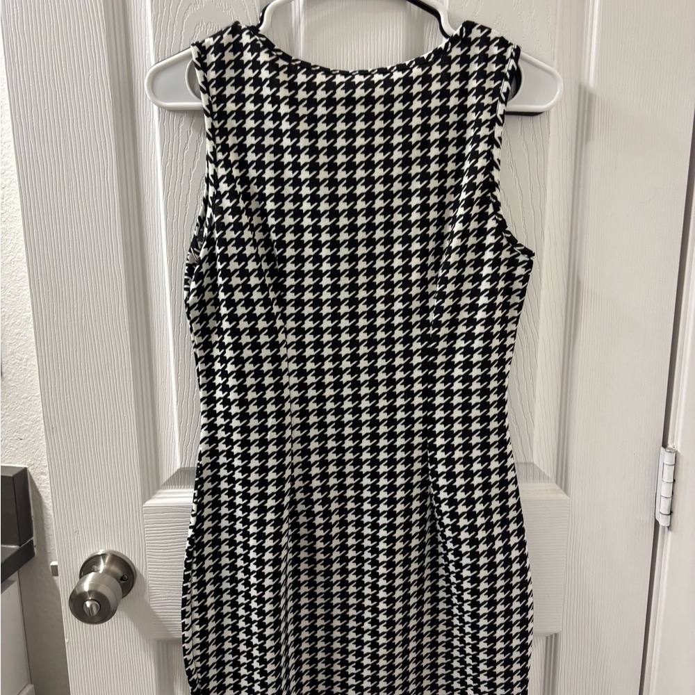 Black and White Houndstooth Long Sleeve Dress - Picture 4 of 5